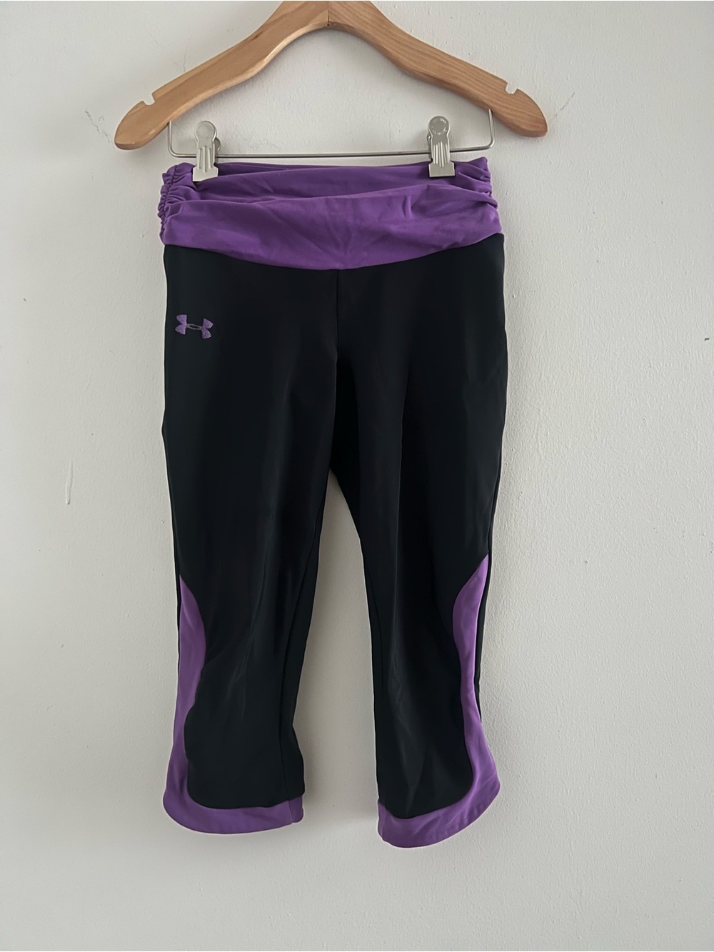 Under Armour Black & Purple Mini Capri Pants XS